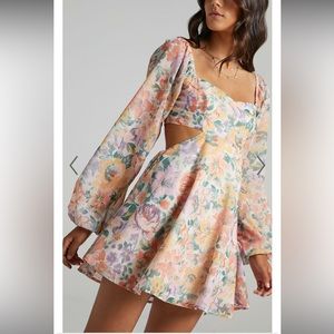 EBONEE MINI DRESS - PUFF SLEEVE CUT OUT DRESS IN FLOWER CROWN